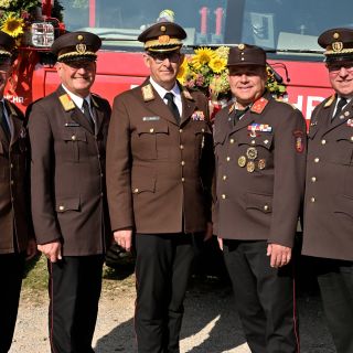 Loading...
